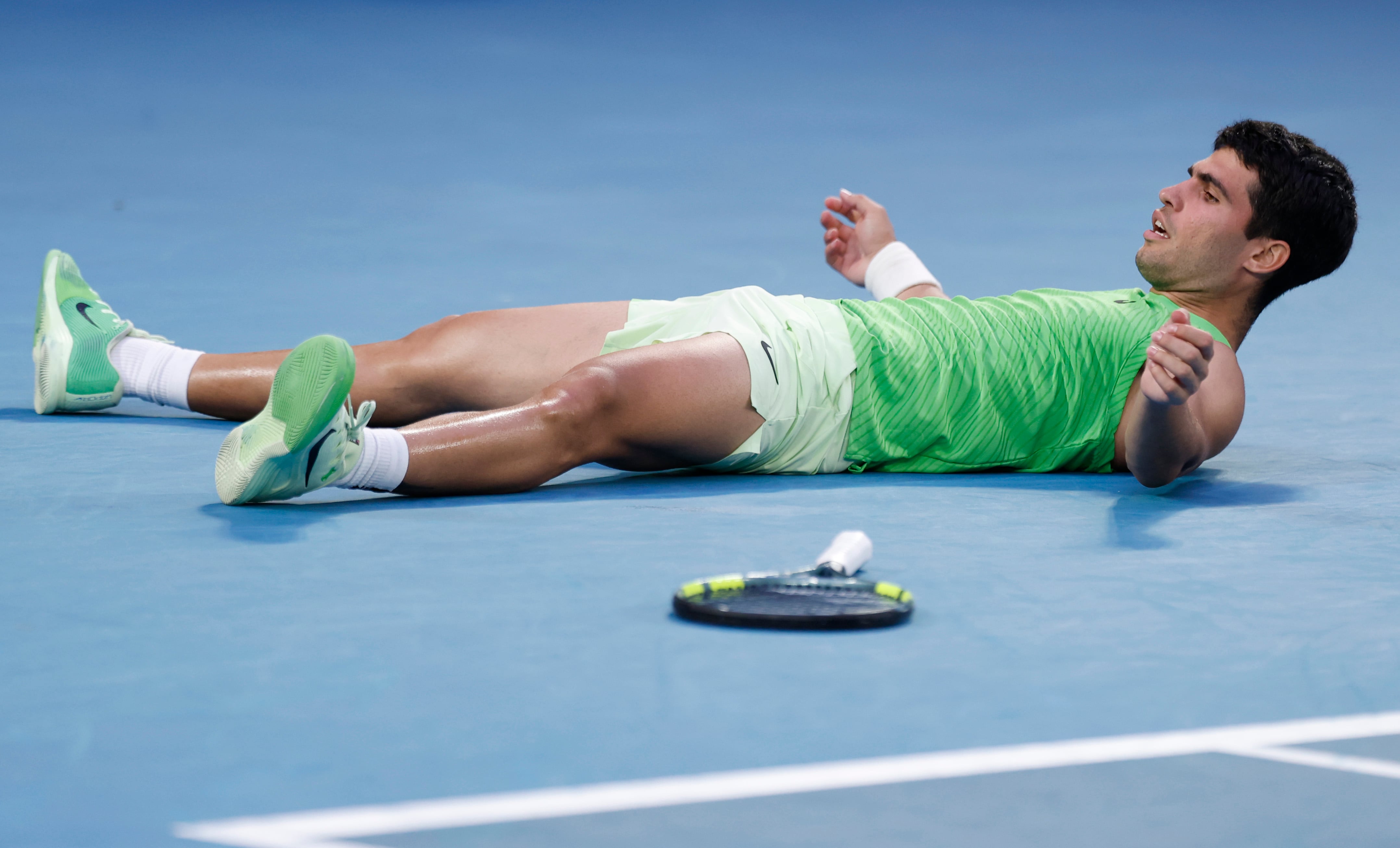 Carlos Alcaraz celebra su triunfo ante Alexander Zverev en las semifinales del Open de Australia