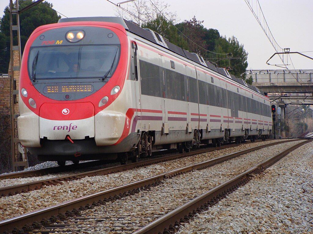 Imagen de archivo de una línea de tren convencional