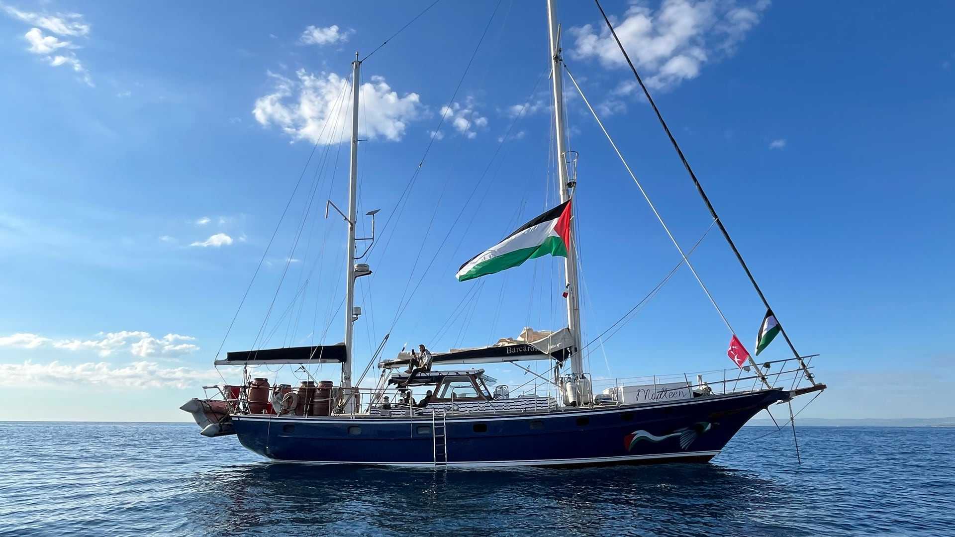 El barco de la Flotilla de la Libertad antes de ser interceptado por Israel
