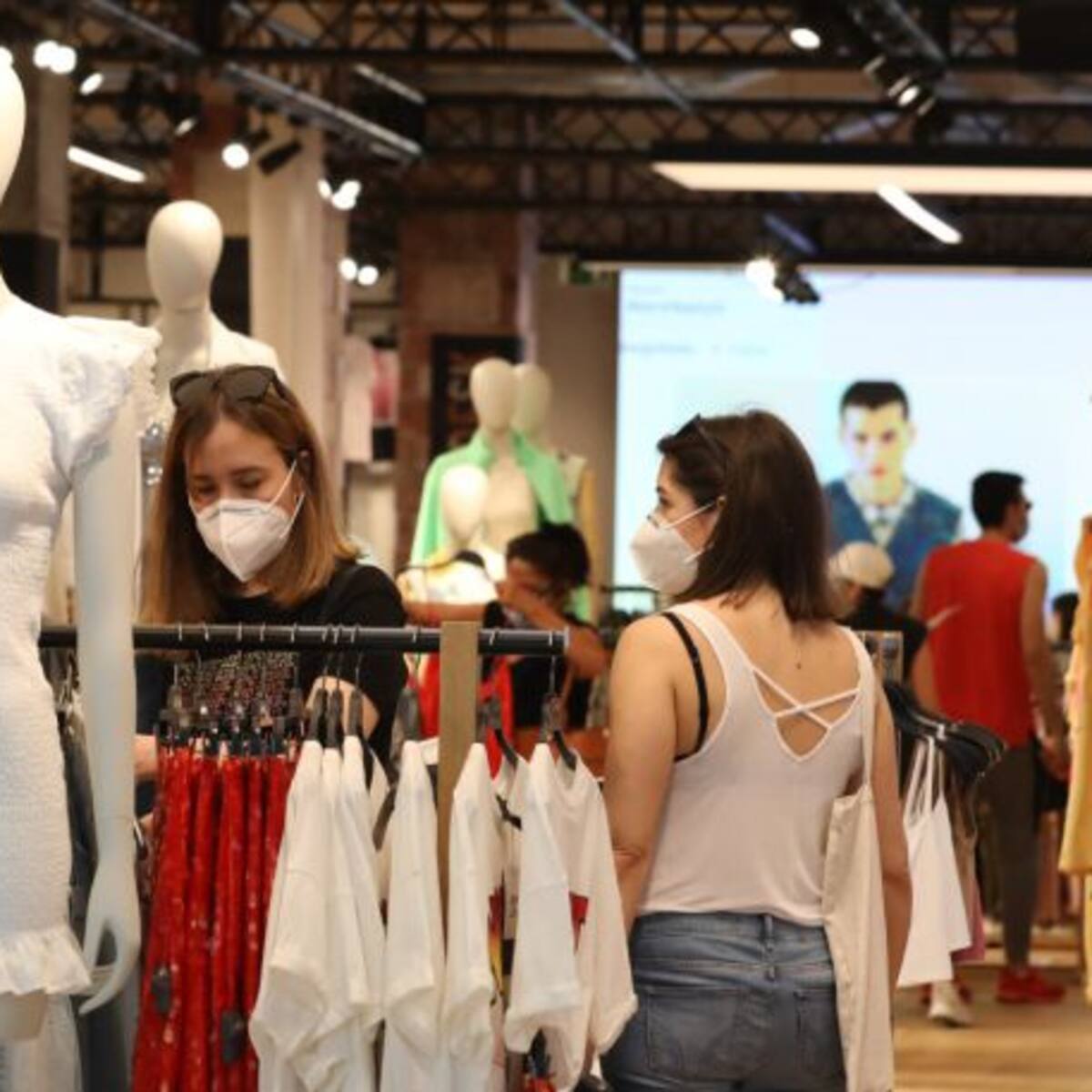 El miércoles desaparece la mascarilla obligatoria en interiores