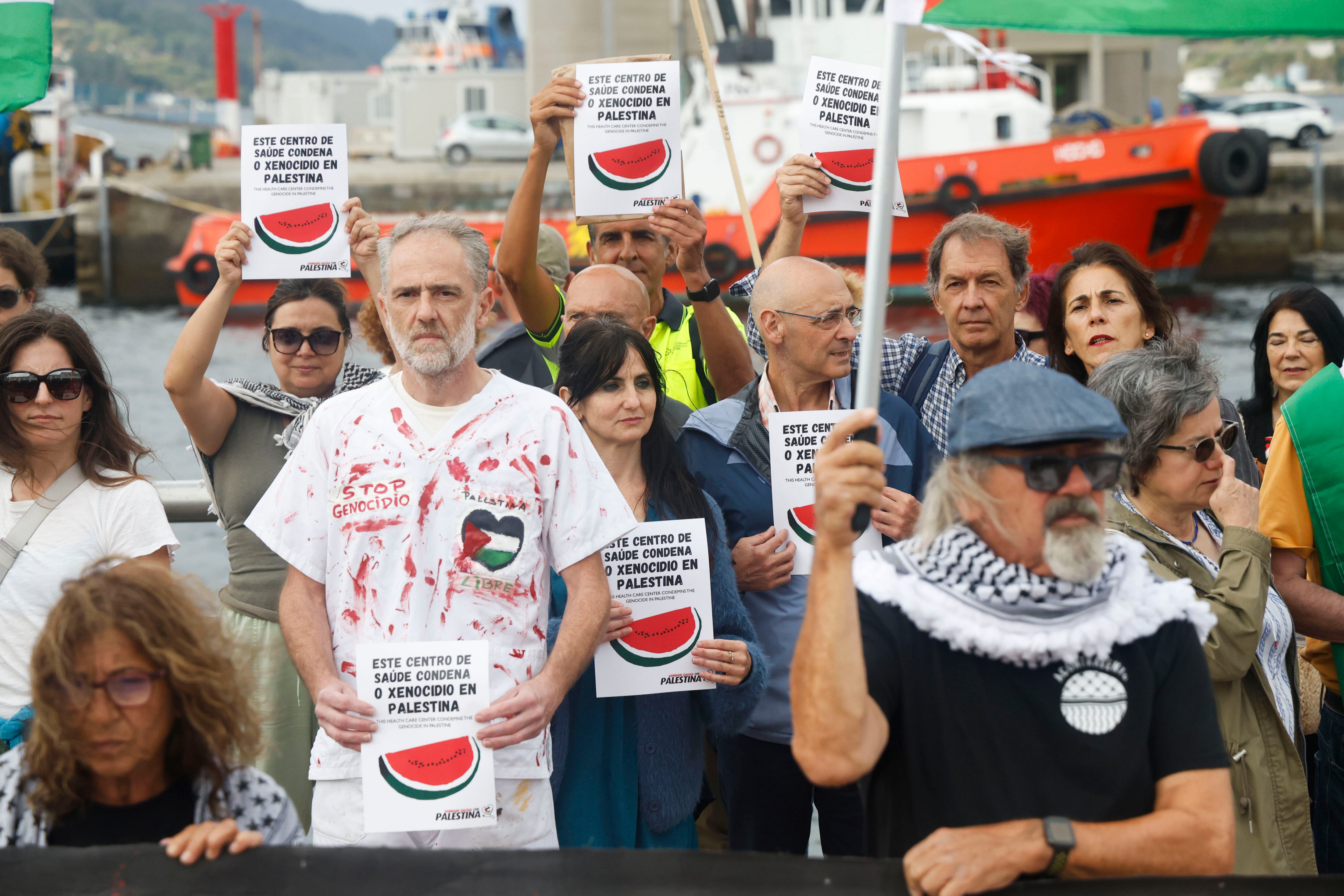 Concentración este sábado en Ferrol en apoyo a la Flotilla Sumud Global, que zarpará hacia Gaza el domingo (foto: Kiko Delgado / EFE)