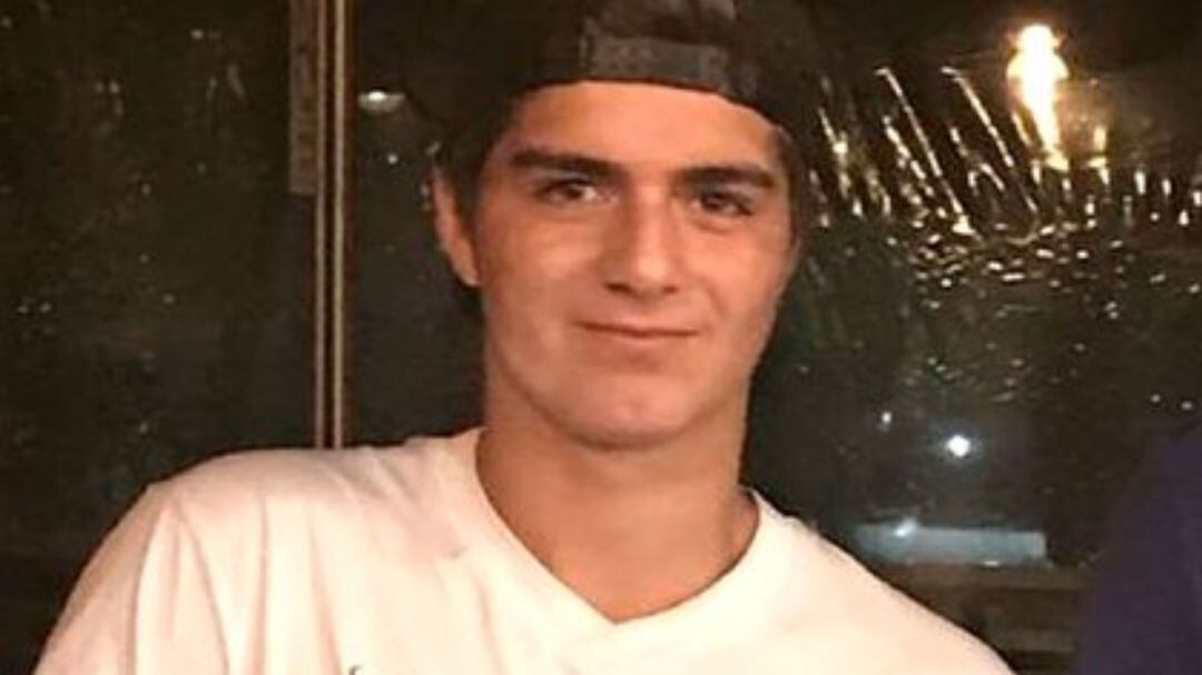 Ignacio Tejeda, recogiendo un trofeo