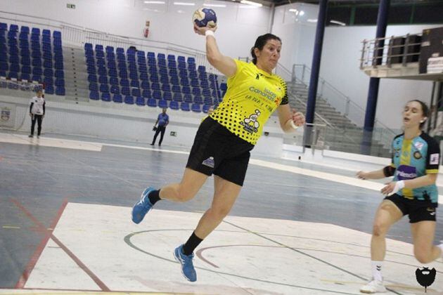 Uno de los lanzamientos del CBM Puerto del Carmen ante el Palencia.