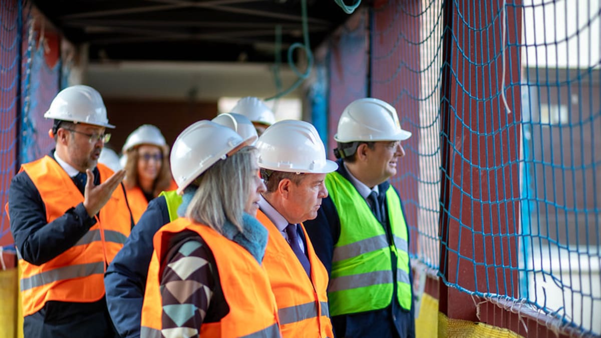 El senador y presidente del PP Lucas Castillo dice que "no le dejaron entrar" a la visita al Campus