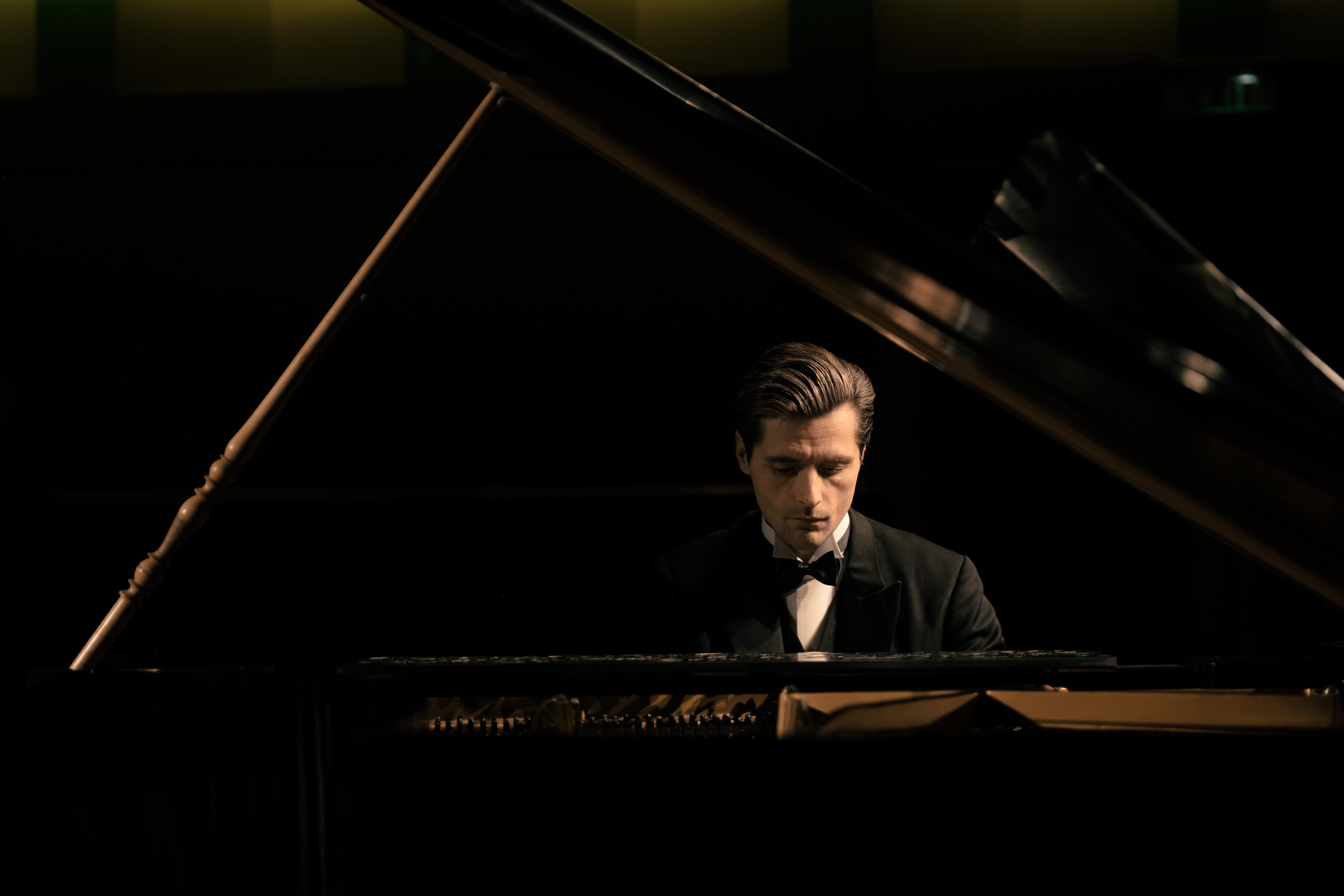 'Bolero', una película Anne Fontaine de Raphaël Personnaz (Ravel) / FILMIN