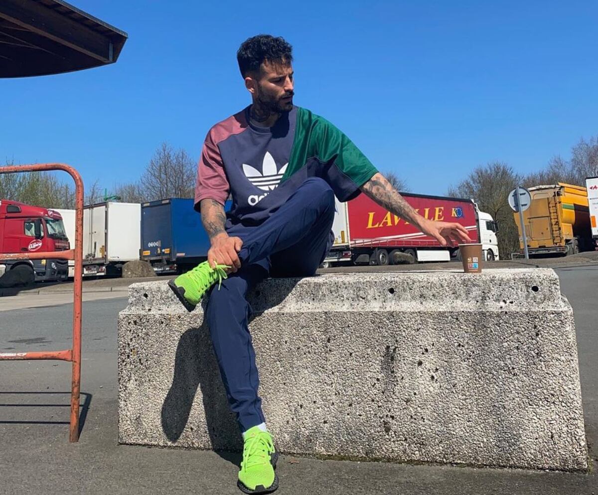 Rubén García, jugador del CA Osasuna, en mitad de su viaje a la frontera de Polonia y Ucrania (Twitter).