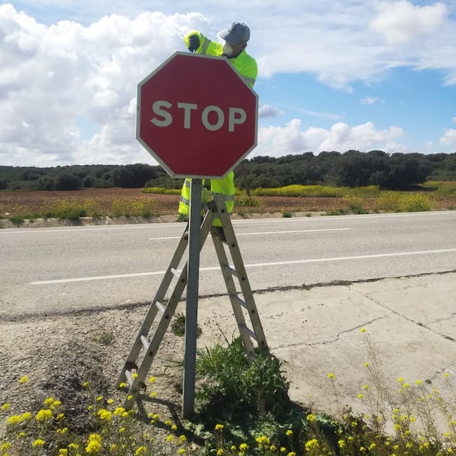 Colocación de señalización. N-310, kilómetro 162,3, margen izquierda