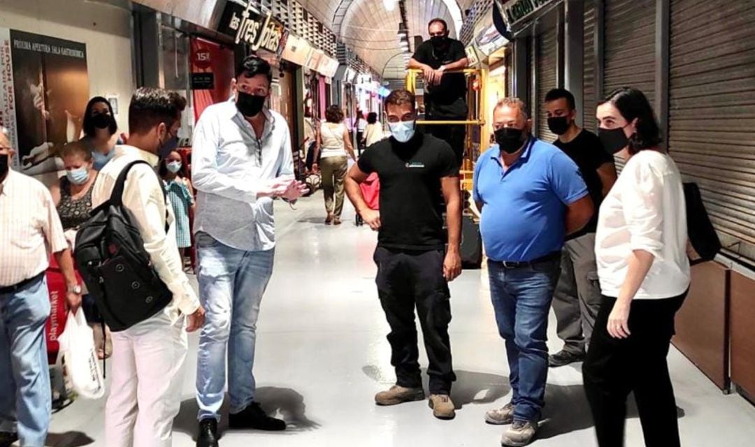 Visita reciente de la concejala María Orozco al mercado de San Francisco.