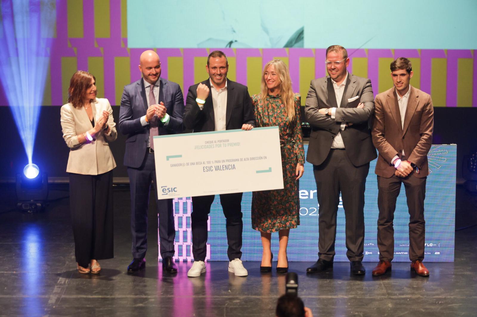 La AJEV entrega el premio al joven empresario del año a Borja Pellicer, CEO de Bet Solar