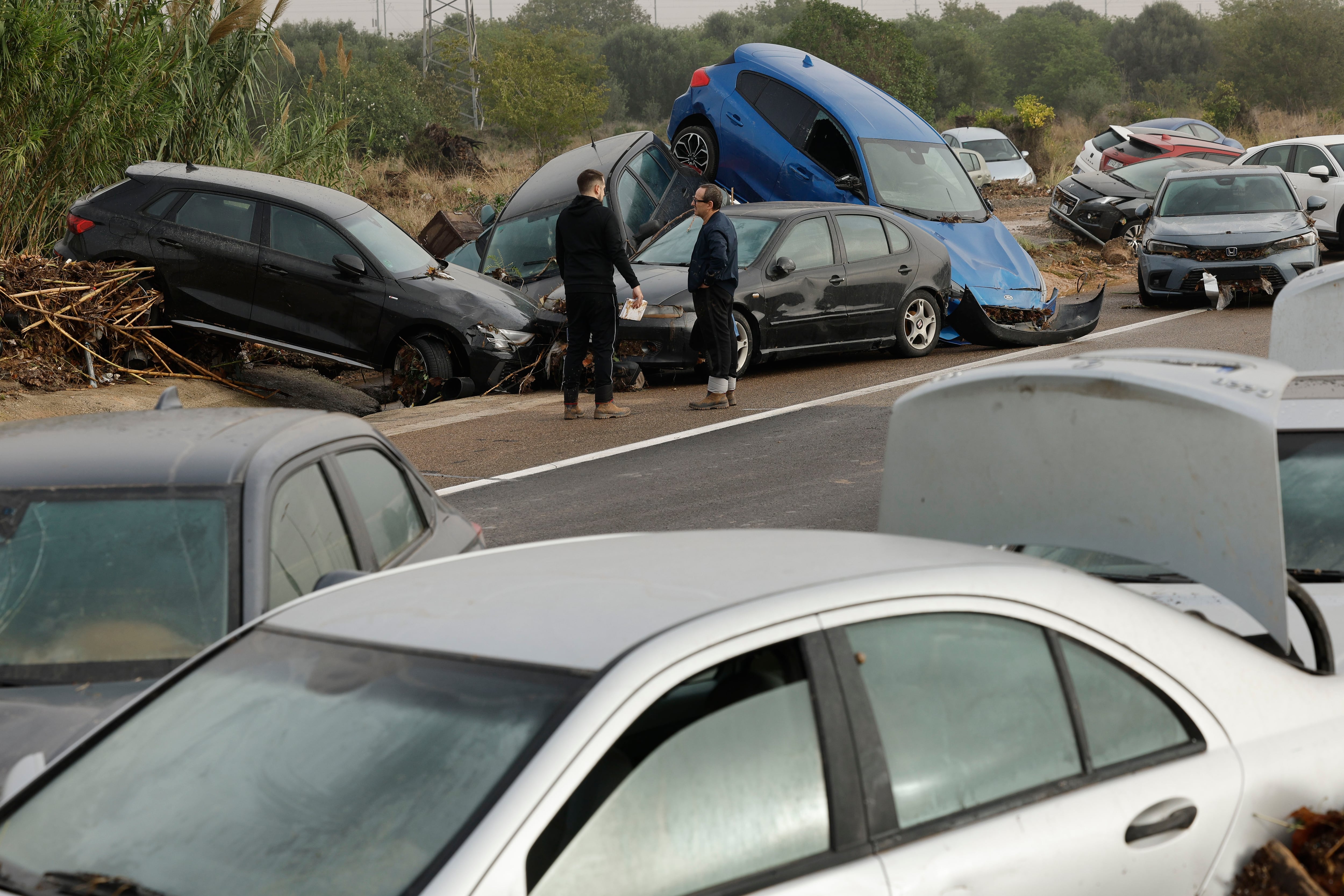 La DGT explica qué debes hacer si te quedas atrapado en el coche en medio de una riada como la de Valencia