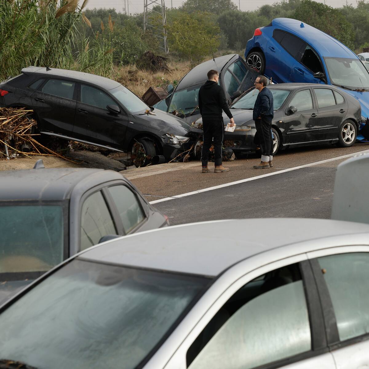 La DGT explica qué debes hacer si te quedas atrapado en el coche en medio de una riada como la de Valencia