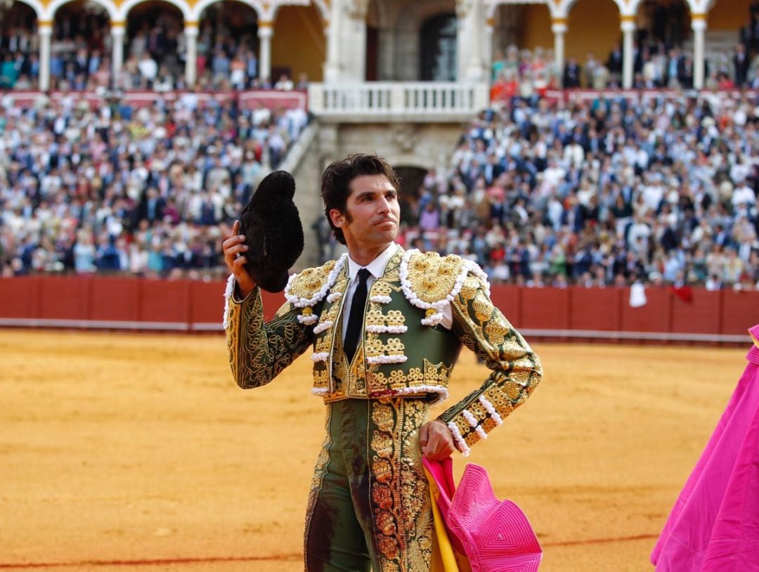 Cayetano en una de las dos vueltas al ruedo que ha dado este Miércoles de Farolillos en La Maestranza