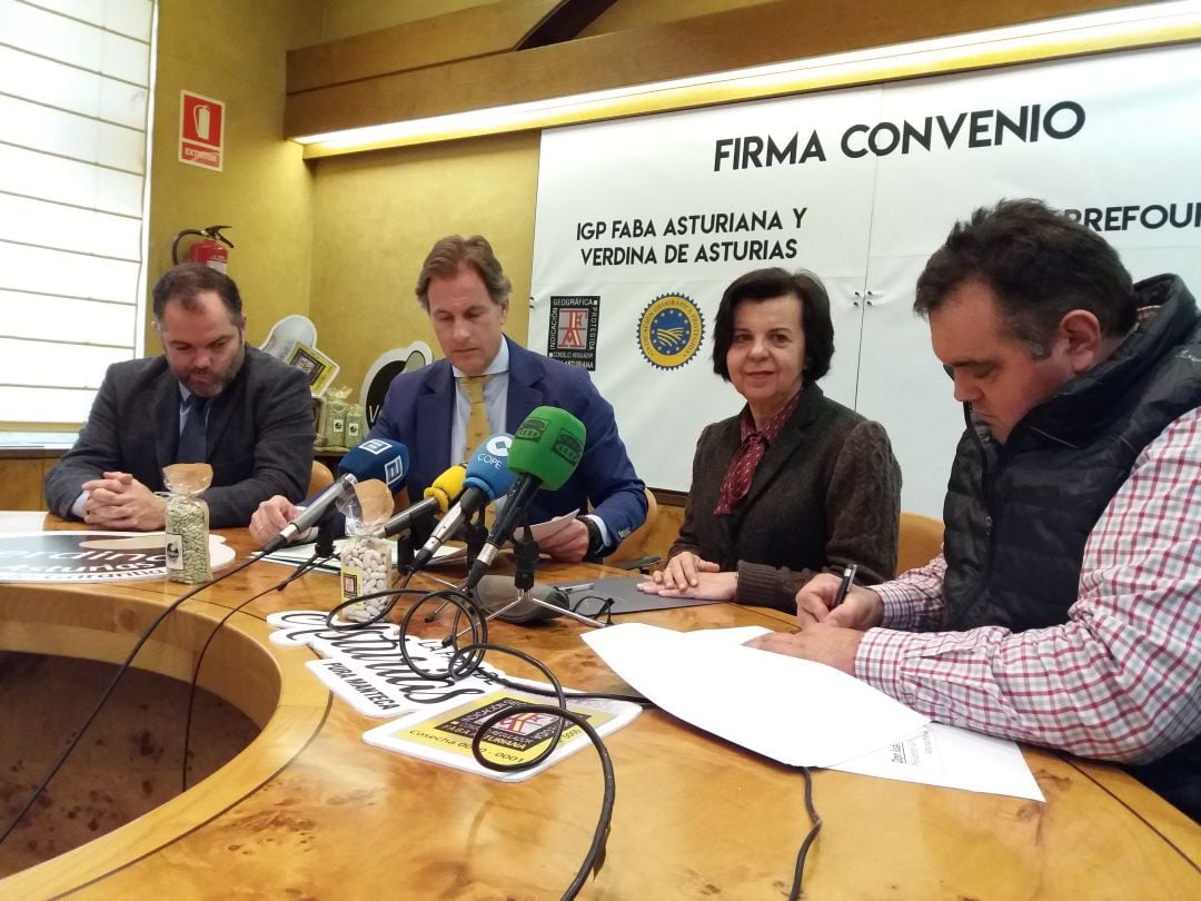 Momento de la firma del convenio