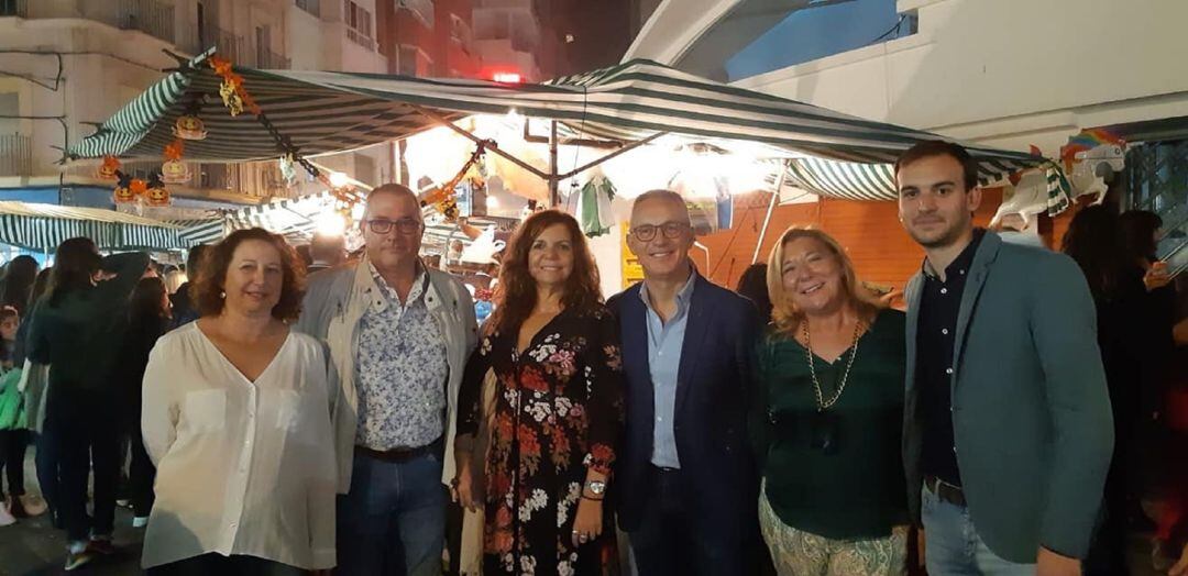 Inmaculada Marfil (primera por la izquierda), junto a varios concejales socialistas en la festividad de Tosantos.