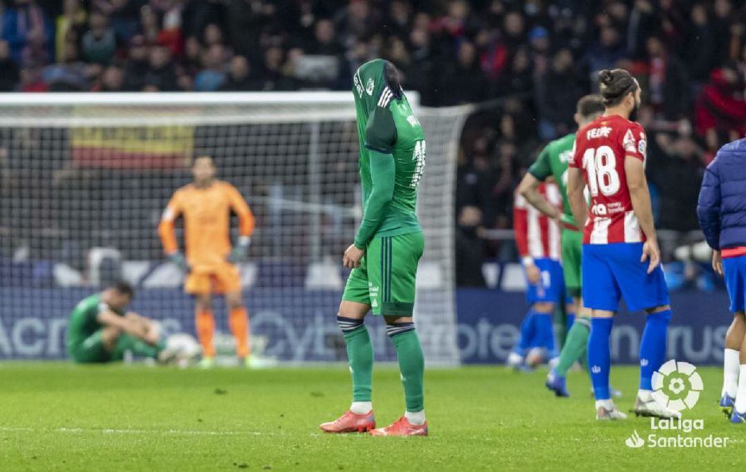 Desolación rojilla en el Wanda al escaparse el punto en los minutos finales 