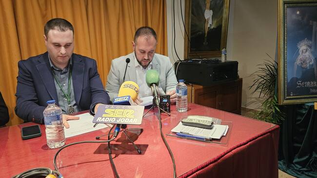 Momento de la intervención del autor del Cartel Oficial de la Semana Santa de Jódar 2025, Juan López García