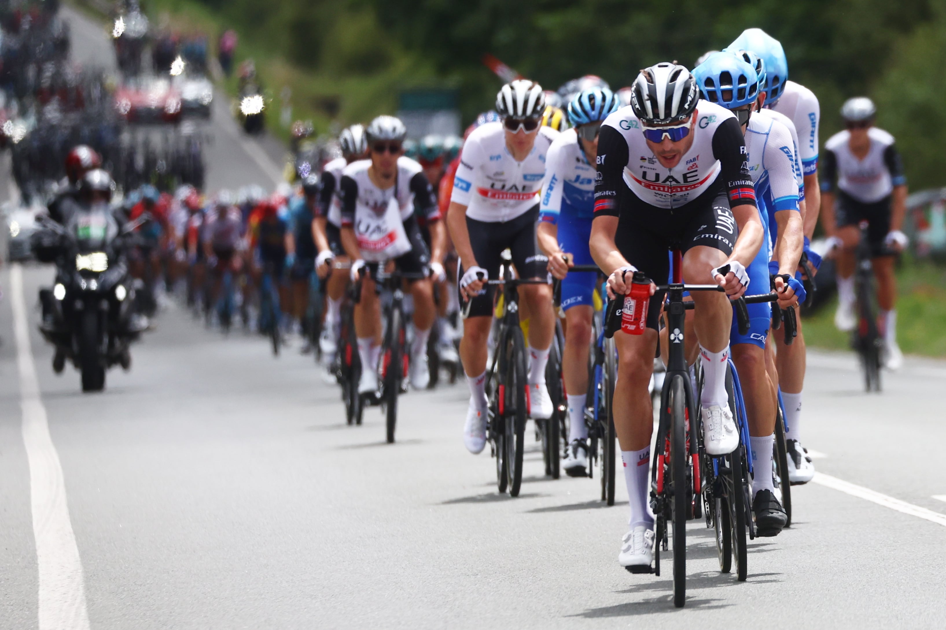 San Sebastian (Spain), 02/07/2023.- The pack of riders in action during the second stage of the Tour de France 2023 over 208,9km from Vitoria-Gasteiz to San Sebastian, Spain, 02 July 2023. (Ciclismo, Francia, España) EFE/EPA/MARTIN DIVISEK
