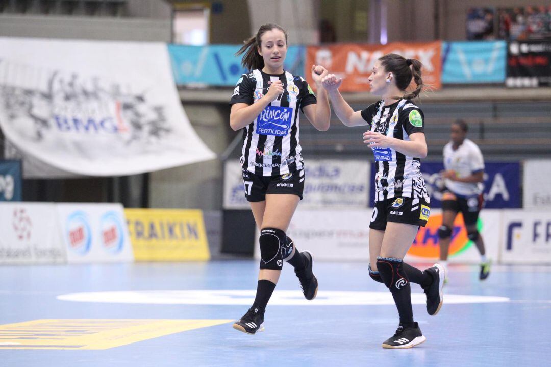 Isa Medeiros y Espe López, en la primera jornada del campeonato liguero