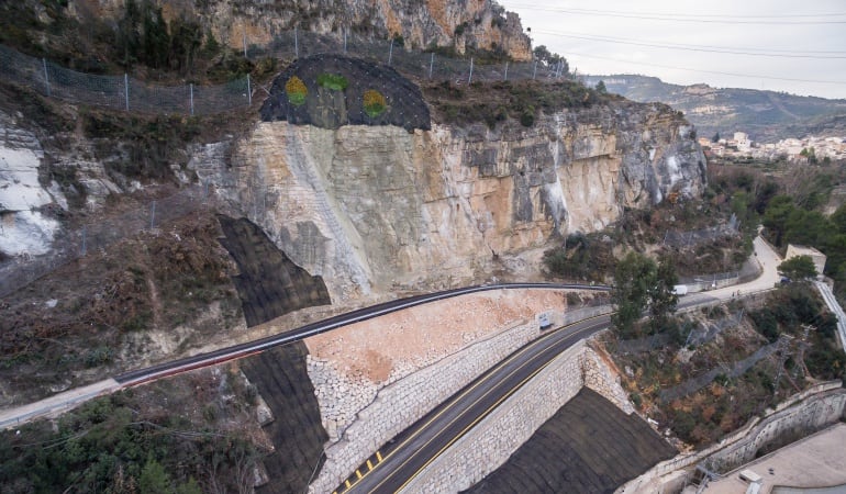 Vista aérea de la carretera de Cortes de Pallás tras su rehabilitación en diciembre de 2015