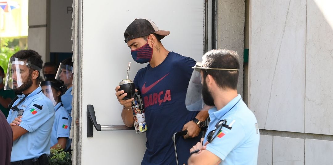 Luis Suárez, antes de un viaje con el Fútbol Club Barcelona