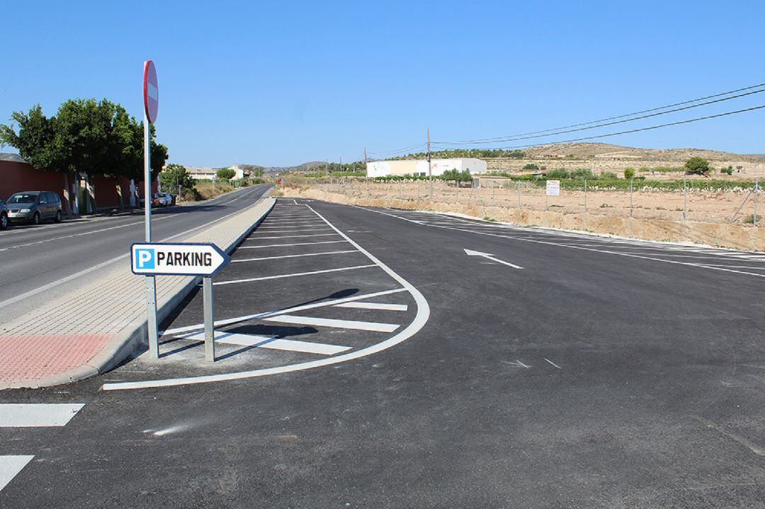 Entrada al parking del cementerio de Novelda