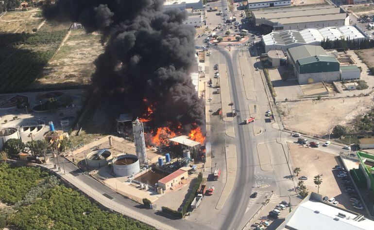 Imagen del incendio de la pasada semana en la empresa en la que esta tarde se ha registrado otro incendio