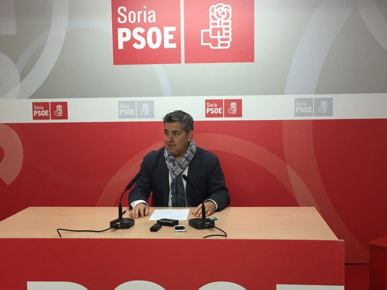 Javier Antón, diputado socialista soriano, durante la rueda de prensa.