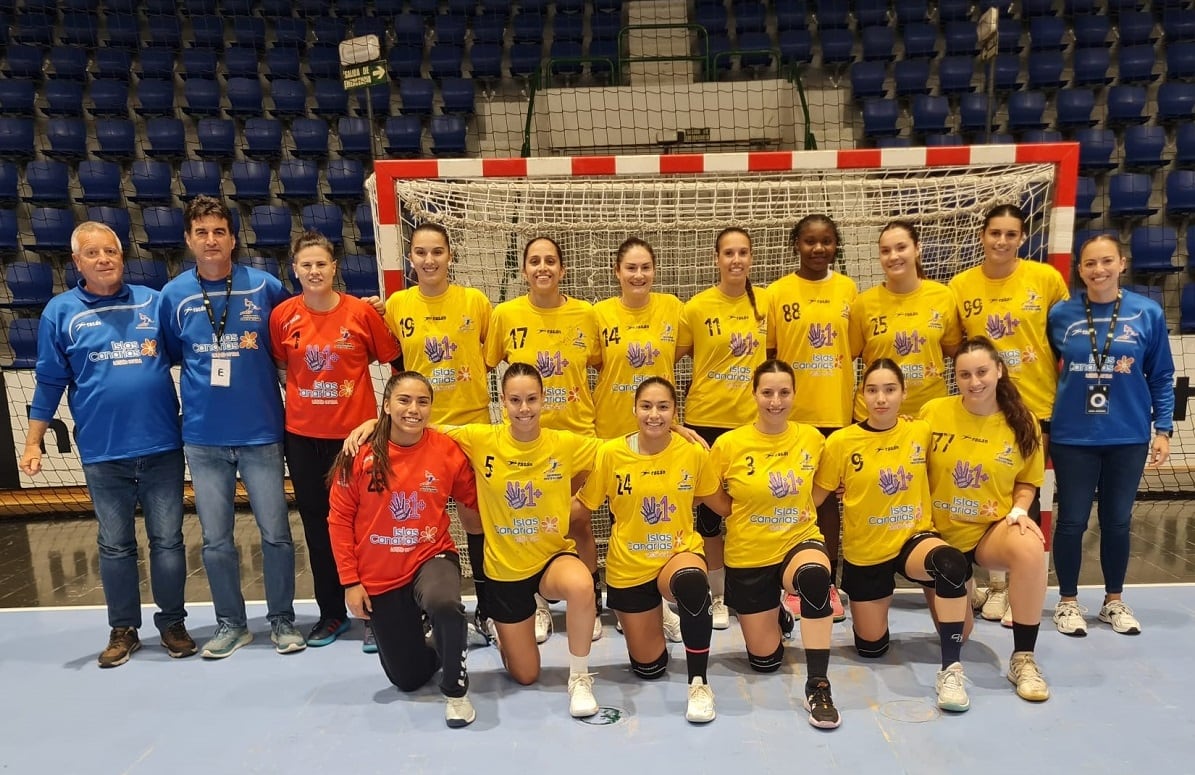 Jugadoras y técnicos del Lanzarote Puerto del Carmen.