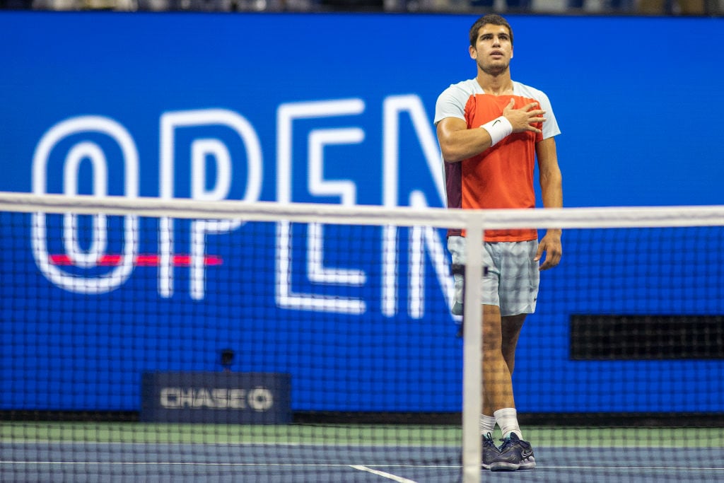 Una pantalla gigante en El Palmar(Murcia) para seguir al tenista murciano Carlos Alcaraz en la final del US Open.