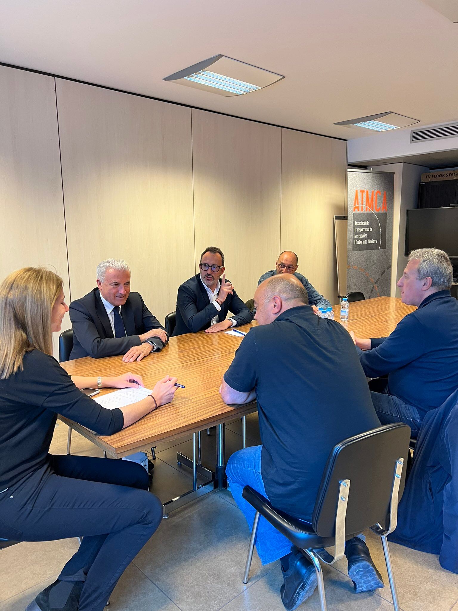 Víctor Filloy i Josep Maria Cabanes en una trobada amb col·lectius durant la campanya electoral passada.