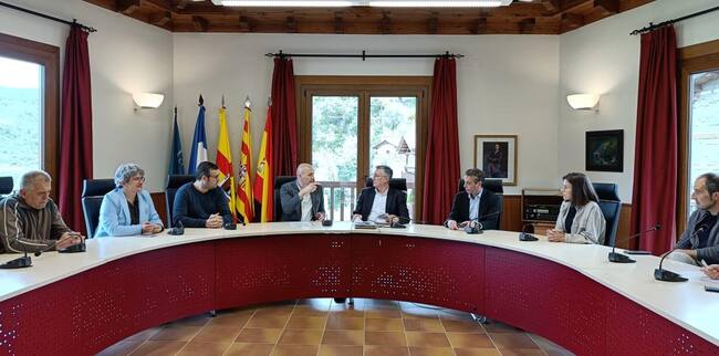 Blasco, en el Ayuntamiento de Boltaña, en la reunión con la corporación municipal