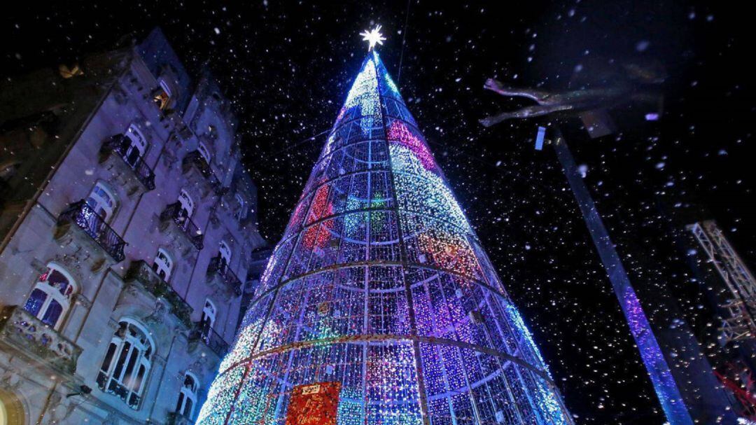 Árbol de Navidad en el centro de Vigo.