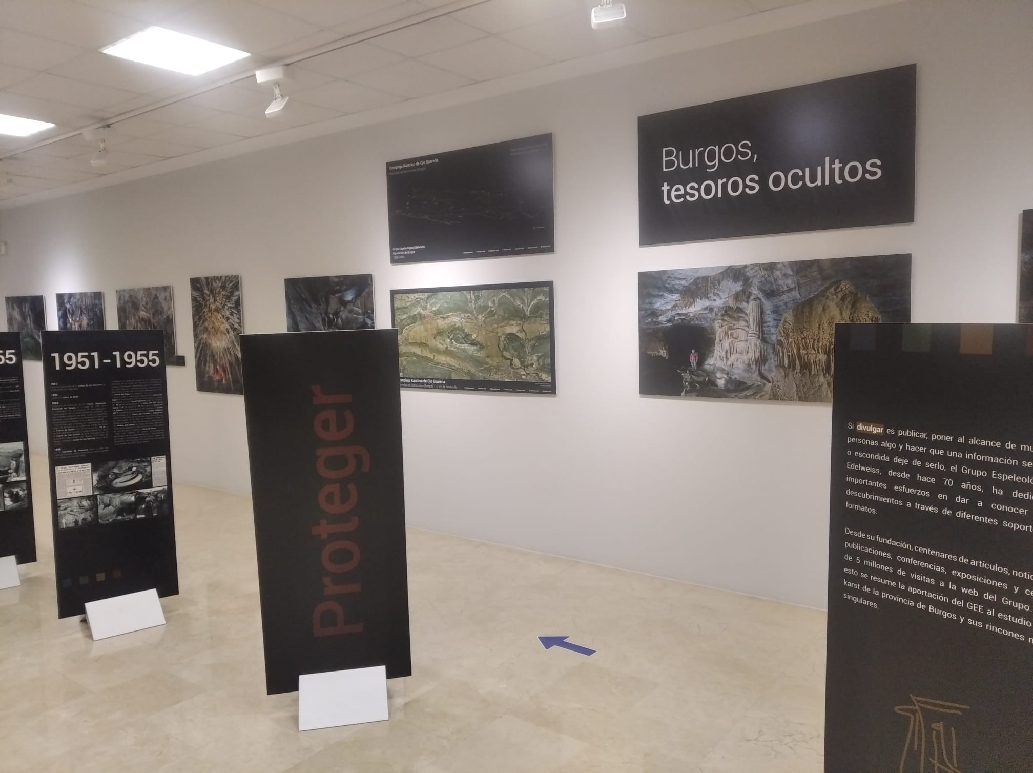 Paneles y fotografías de la exposición