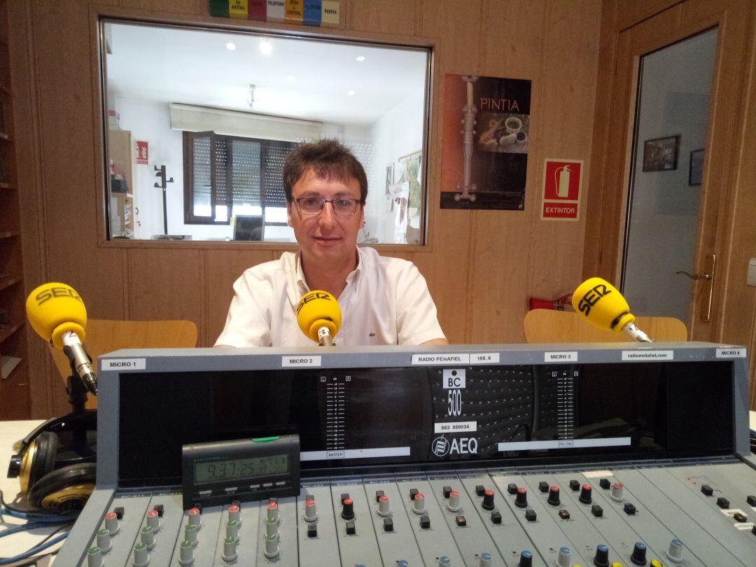 El concejal independiente, Tomás Veganzones, en Radio Peñafiel