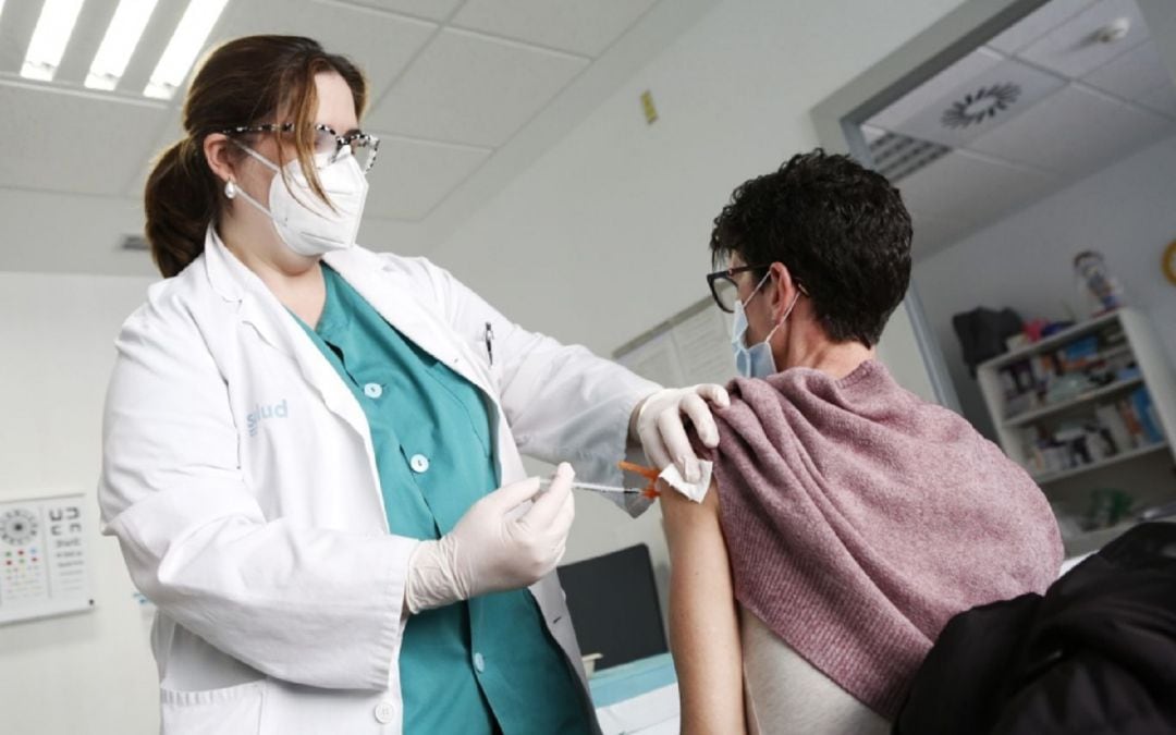 Vacunación en un centro de salud de Zaragoza