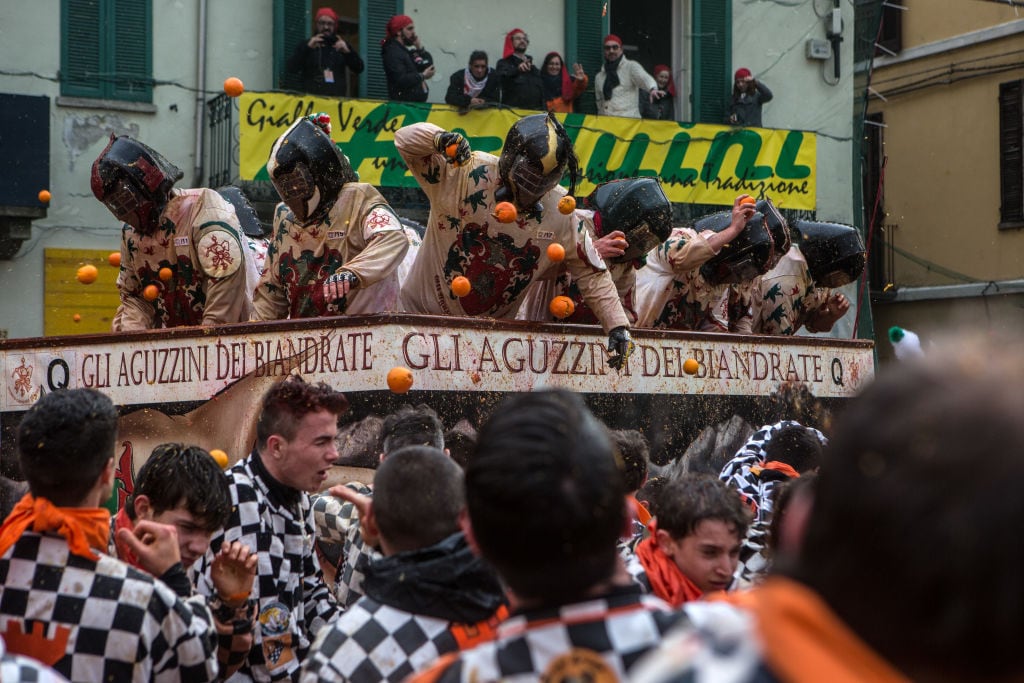 La batalla de las naranjas de Ivrea, en febrero de 2008.