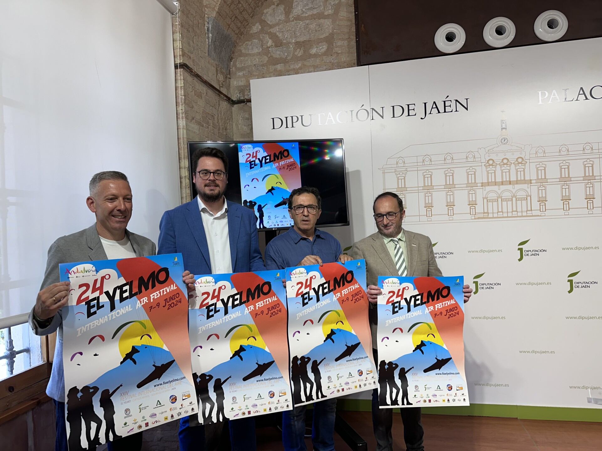Presentación de la 24ª edición del Festival del Aire 'El Yelmo'