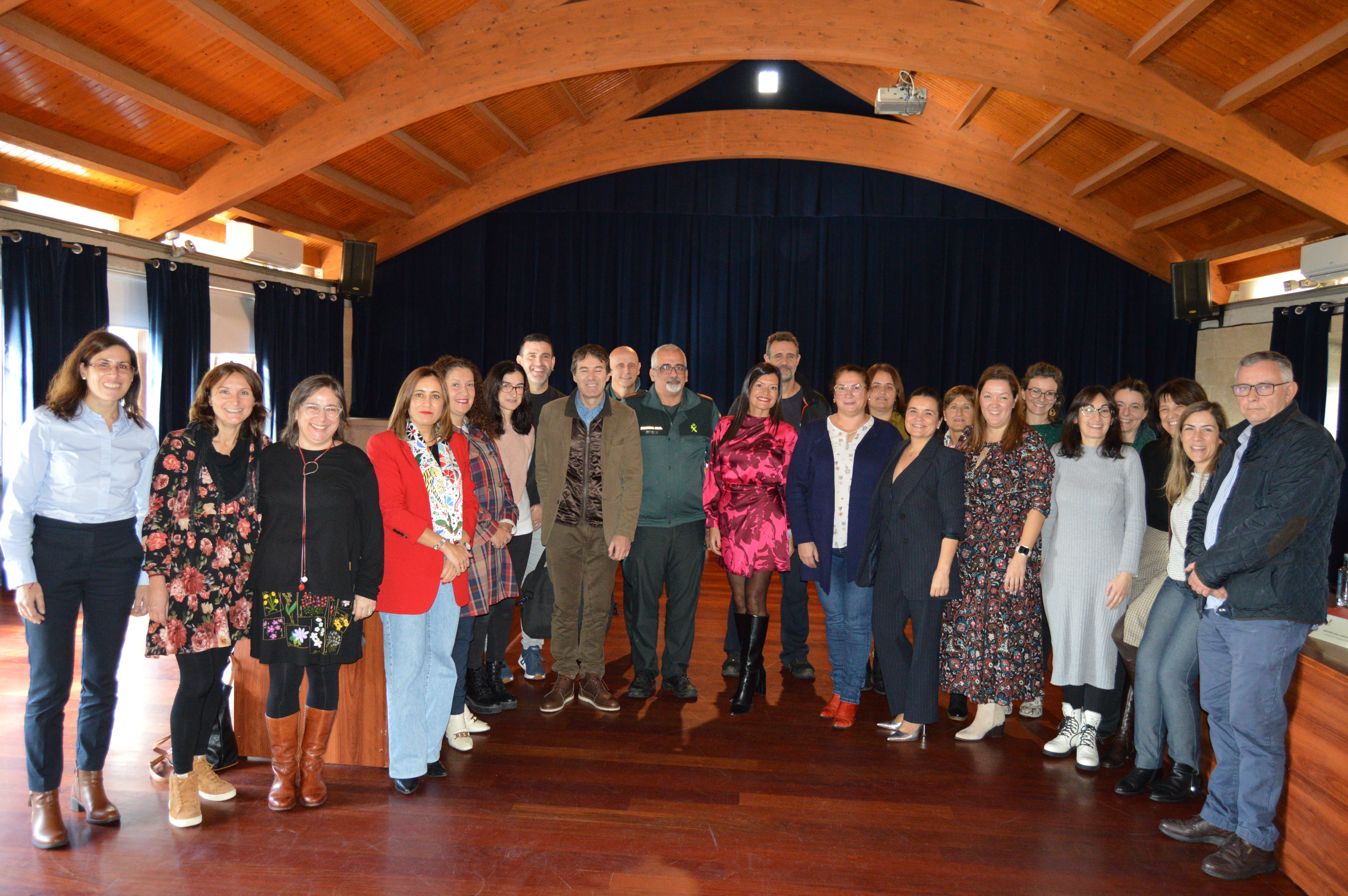 Las personas integrantes de la Mesa Local contra la Violencia de Género del Concello de Mos.