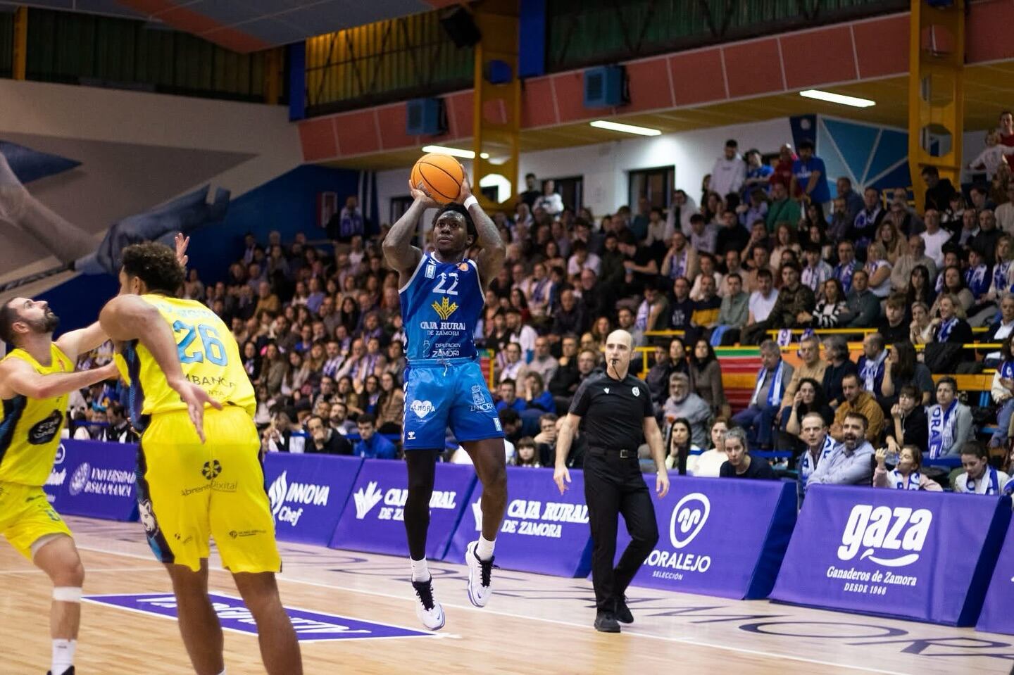 Jordan Walker, en un partido con CB Zamora