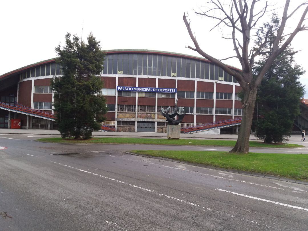 En la estación que mide la contaminación en el entorno del Palacio de los Deportes de Oviedo, se registraban al mediodía 27 microgramos de partículas PM 2,5 y calidad del aire "buena".