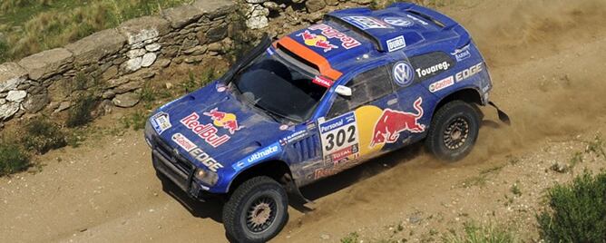El piloto qatarí Nasser Al Attiyah (Volkswagen) se convirtió hoy en el nuevo ganador del Dakar