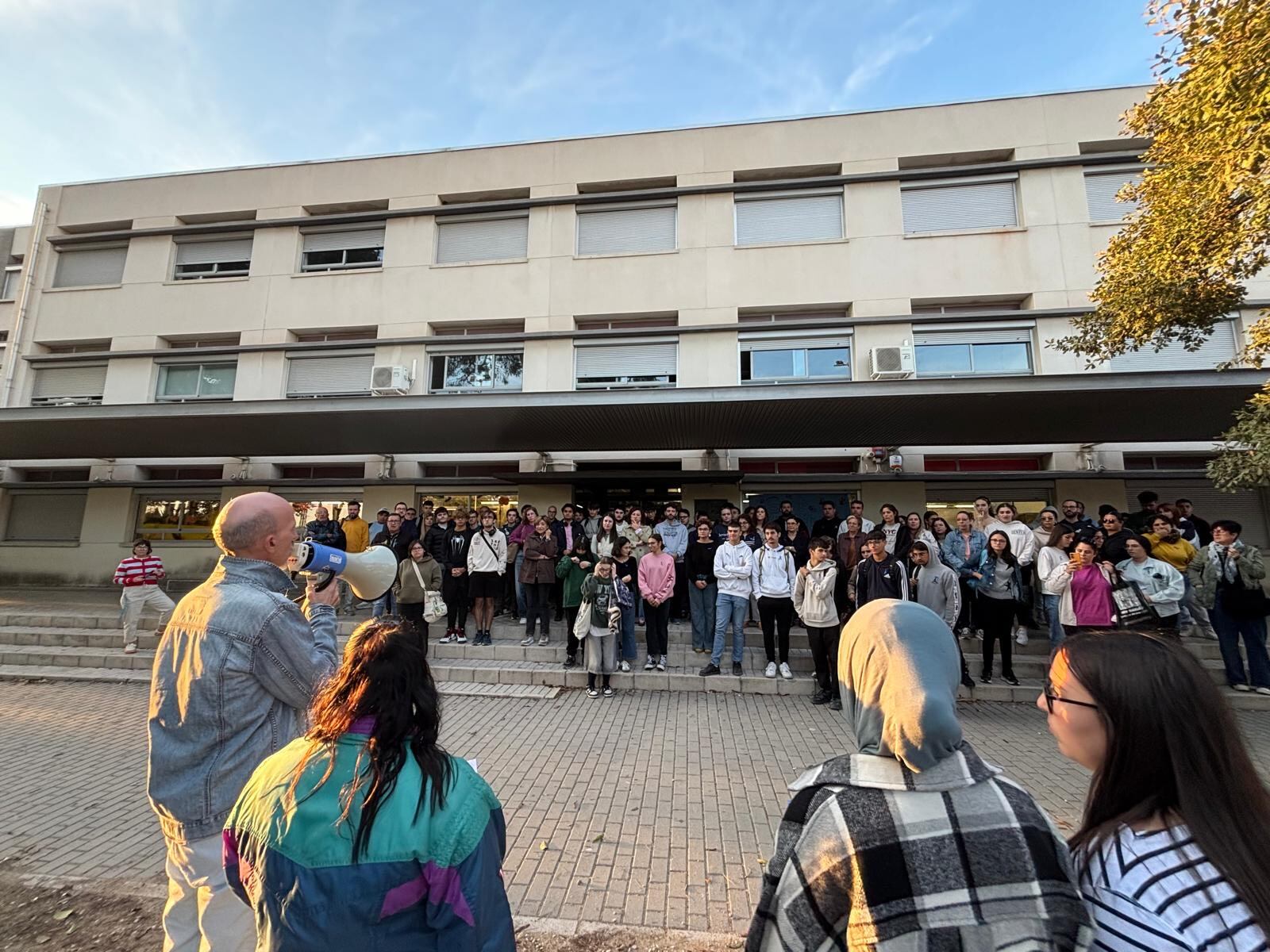 Concentración en el Instituto Hermanos Amorós