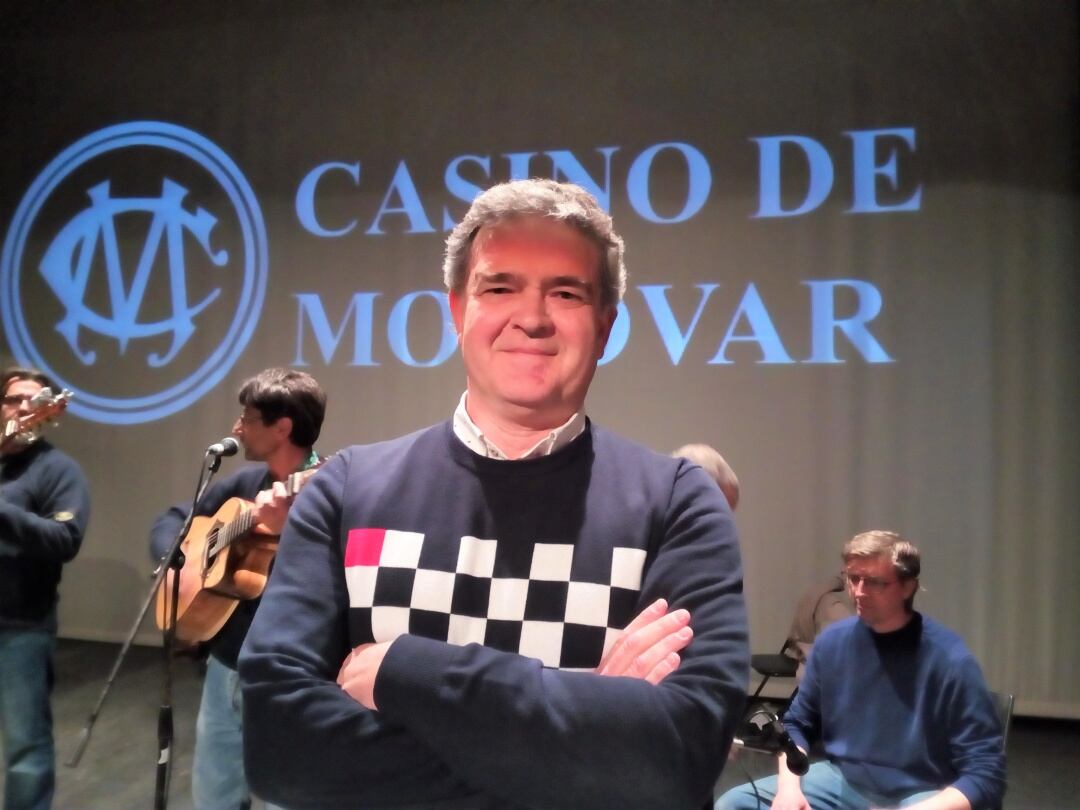 Pepe Bernabé, presidente del Casino de Monóvar, la noche del ensayo en el Principal de Monóvar