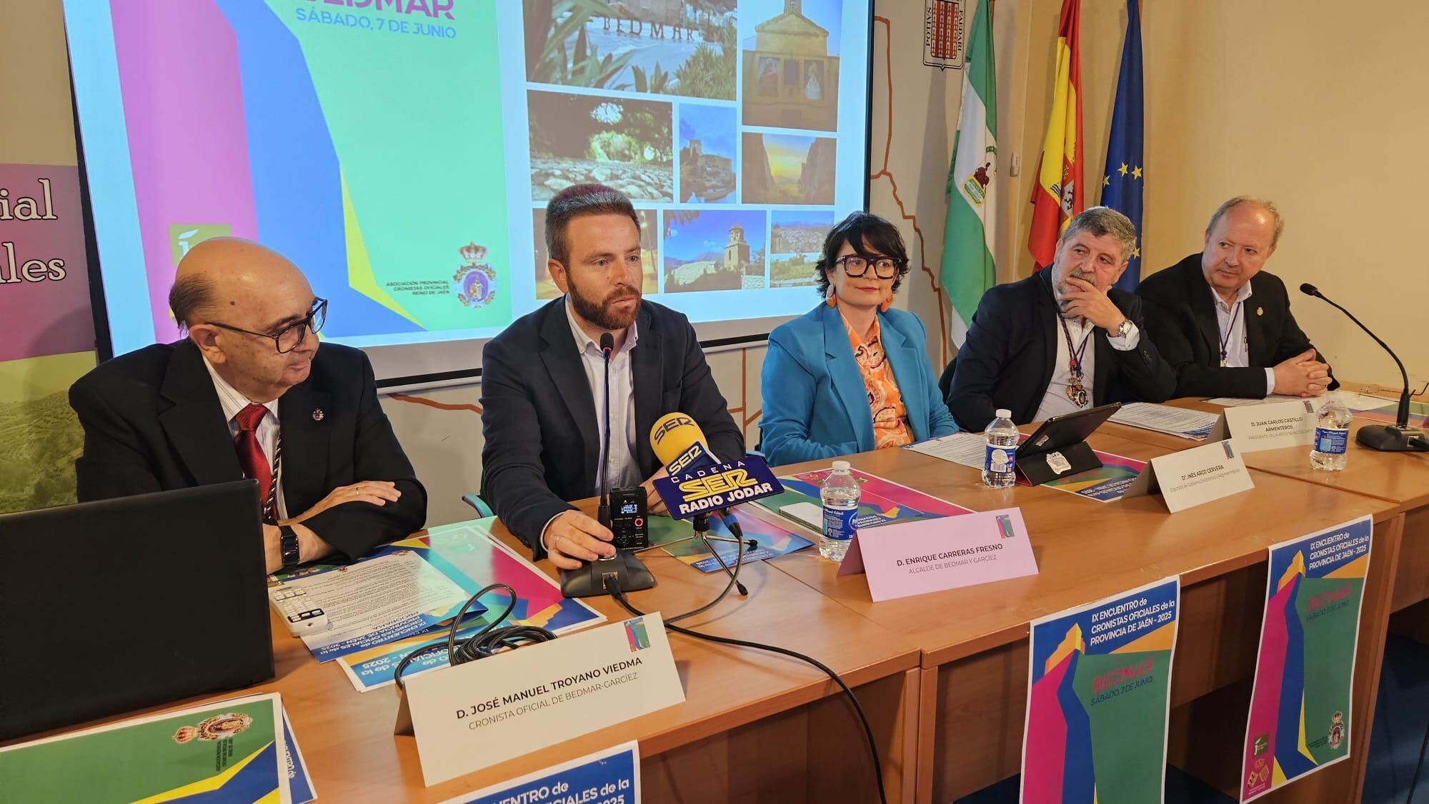 Momento de intervención del alcalde de Bedmar-Garcíez, Enrique Carreras en la bienvenida institucional al IX Encuentro Provincial de Cronistas