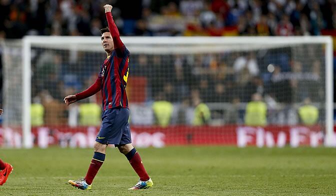 Messi celebra el triunfo del Barça en el Bernabéu