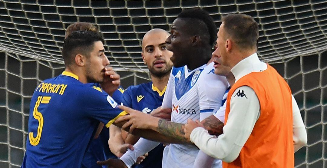 Mario Balotelli, durante el partido en Verona en el que sufrió gritos racistas