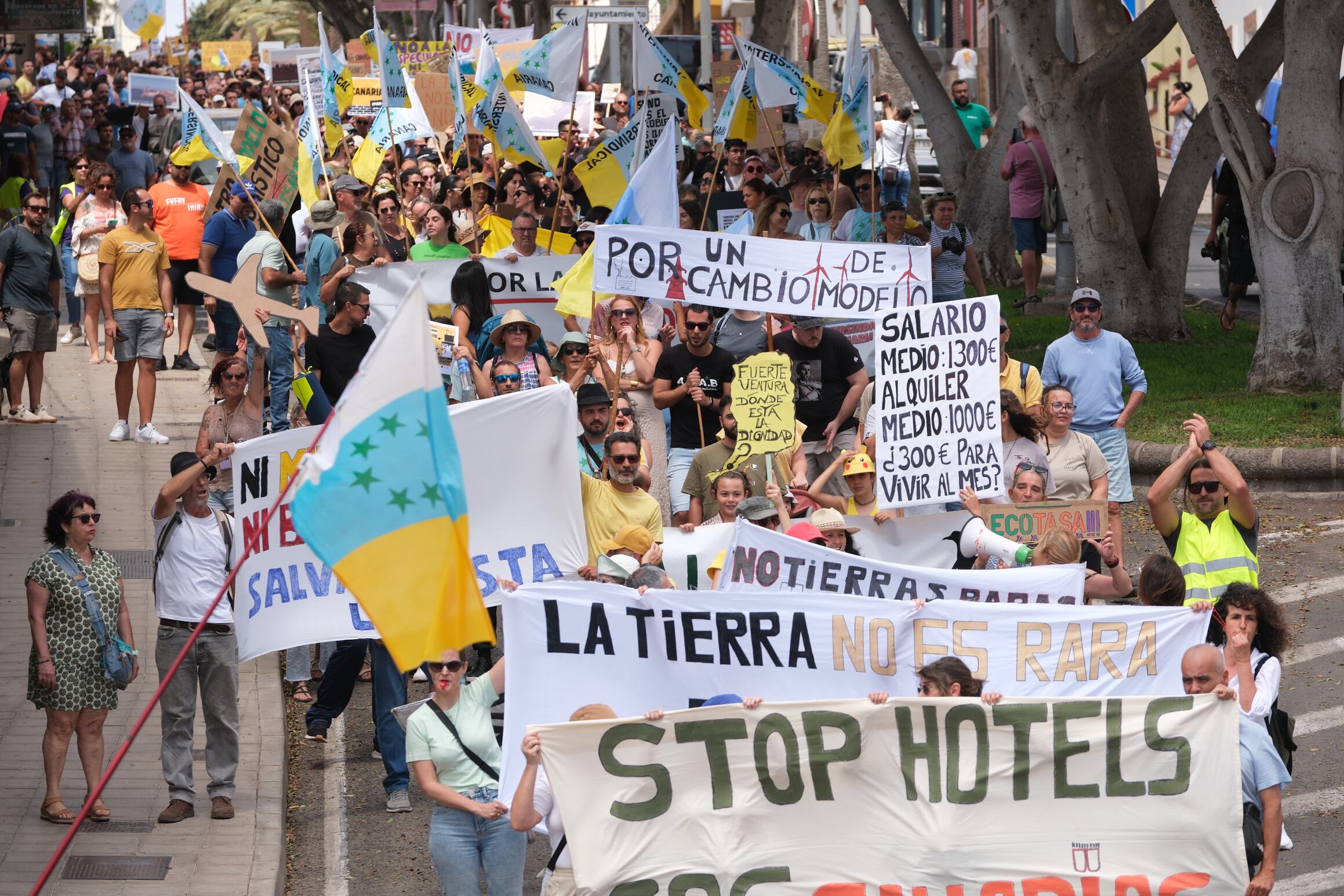 Manifestación 'Canarias tiene un límite' en 2024