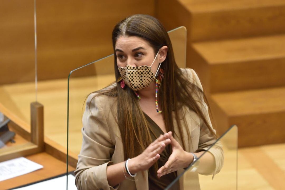 Mireia Mollà durante el pleno de les Corts Valencianes del 15 de octubre de 2020