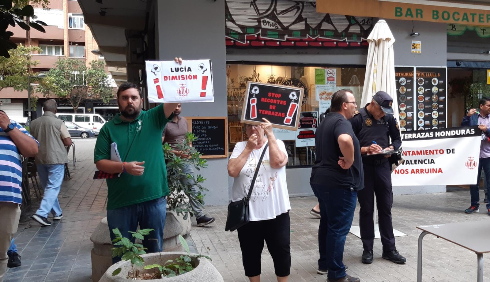 Los hosteleros de plaza Honduras piden la dimisión de Lucia Beamut. Fuente: Hosteleros