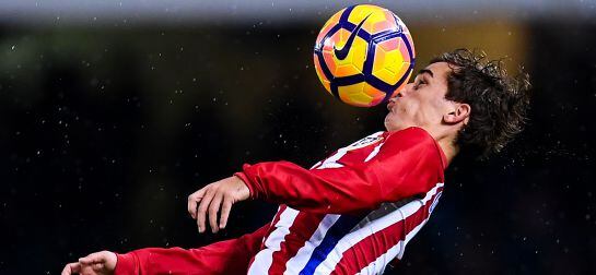 Griezmann controla un balón